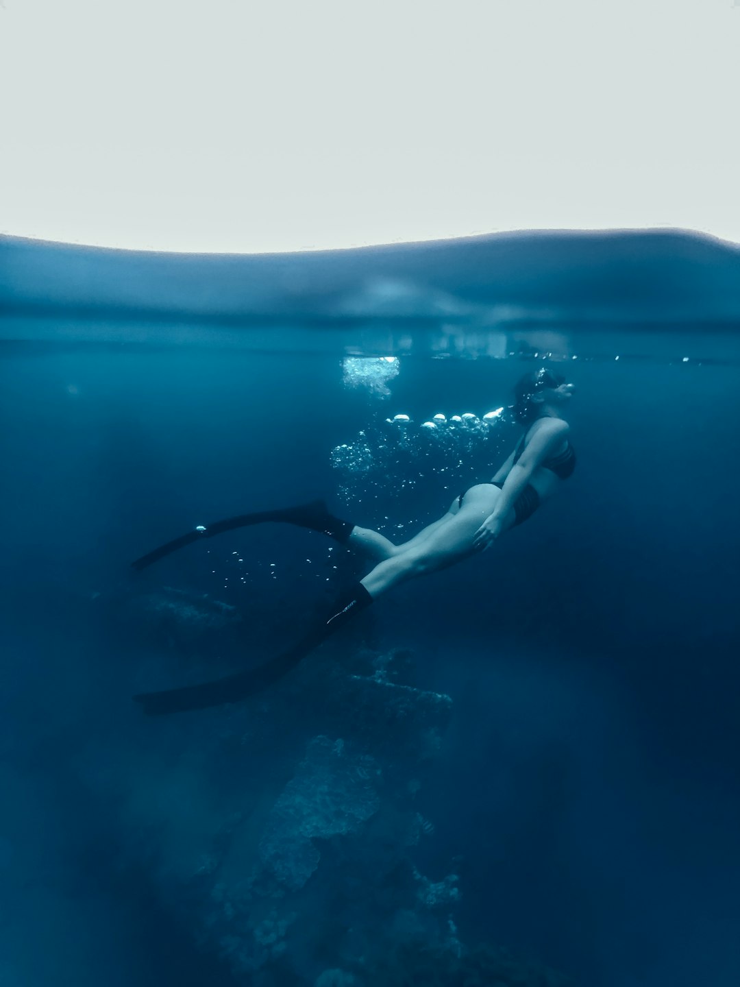 Discovering the Advantages and Disadvantages of Swimming with Fins